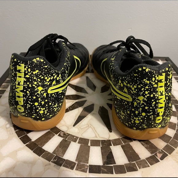 Nike Tiempo soccer shoes, black leather with highlighter yellow splash, Size 7 - Picture 3 of 4
